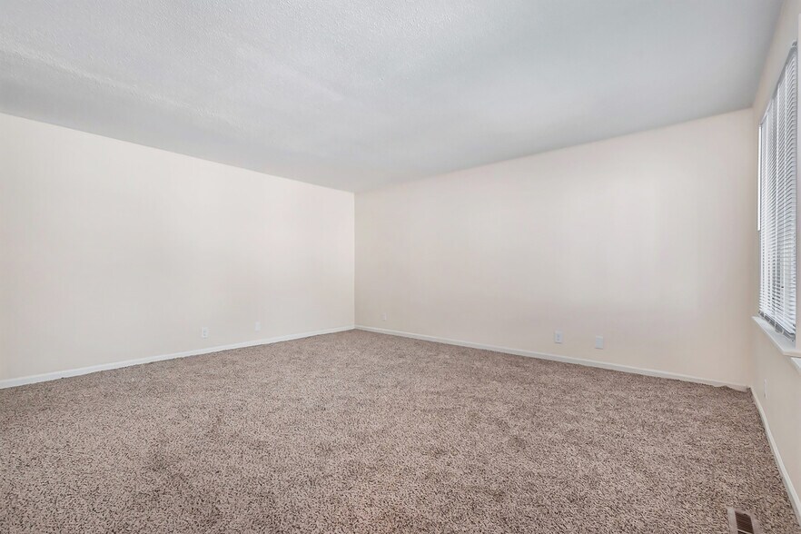 More Photos Of 8831-8837 Glenwood Ct, Overland Park Apartments For Sale