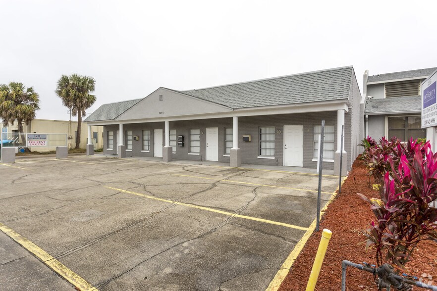 More Photos Of 1211 Miramar St, Cape Coral Office For Sale