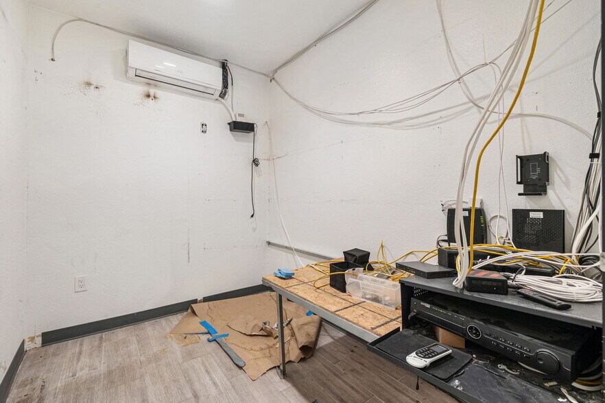 More Photos Of 1059-1063 N Palm Canyon Dr, Palm Springs Storefront For Sale