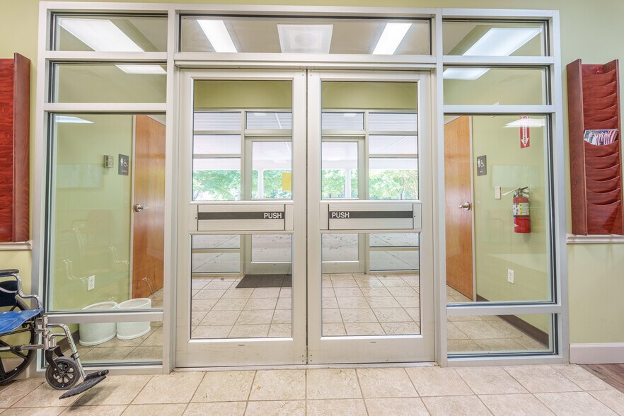 More Photos Of 727 Cox Creek Pky, Florence Healthcare For Sale