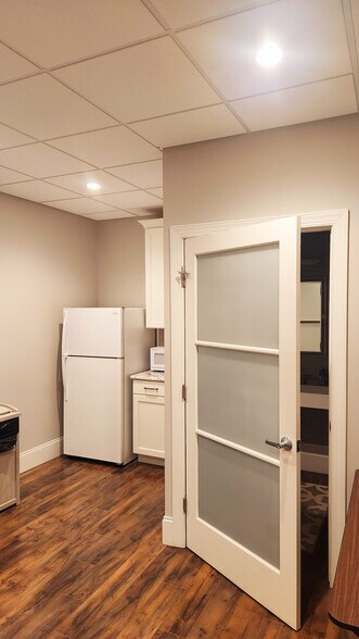 More Photos Of 1009-1017 Classic Rd, Apex Light Distribution For Sale