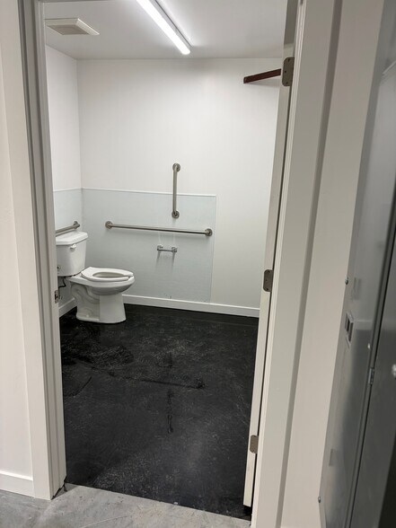 More Photos Of 2819 E 14th N, Ammon Warehouse For Lease