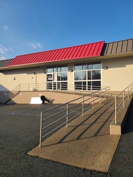 More Photos Of 260 N Route 303, West Nyack Storefront Retail Office For Lease