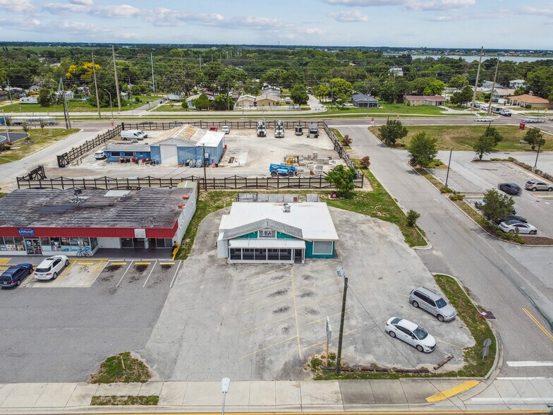 More Photos Of 275 S Lake Shore Way, Lake Alfred Restaurant For Sale