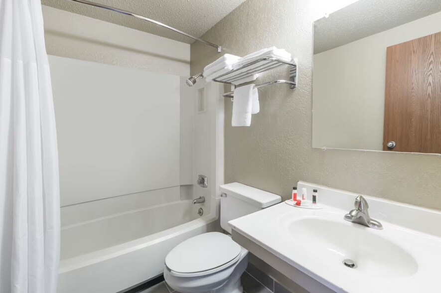 More Photos Of 1001 Highway 2 E, Devils Lake Hotel For Sale