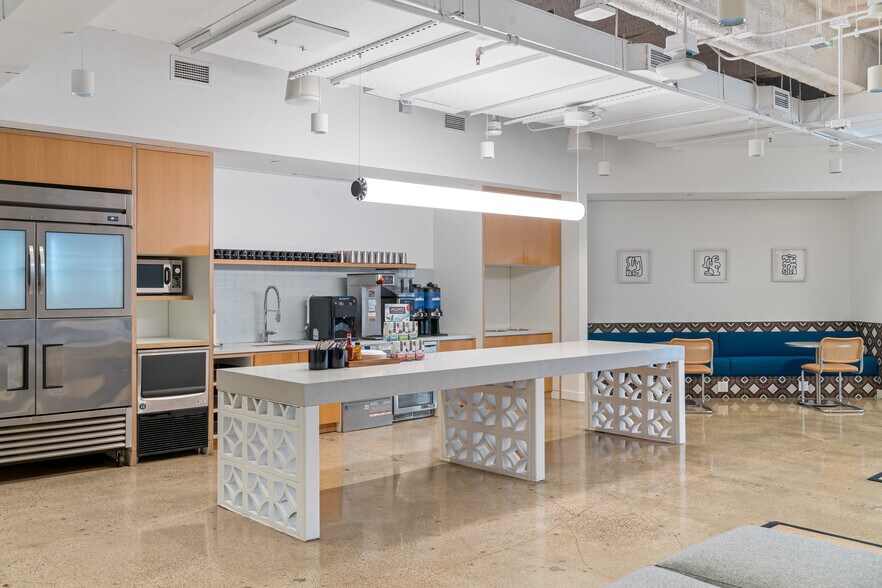 More Photos Of 200 S Biscayne Blvd, Miami Coworking Space