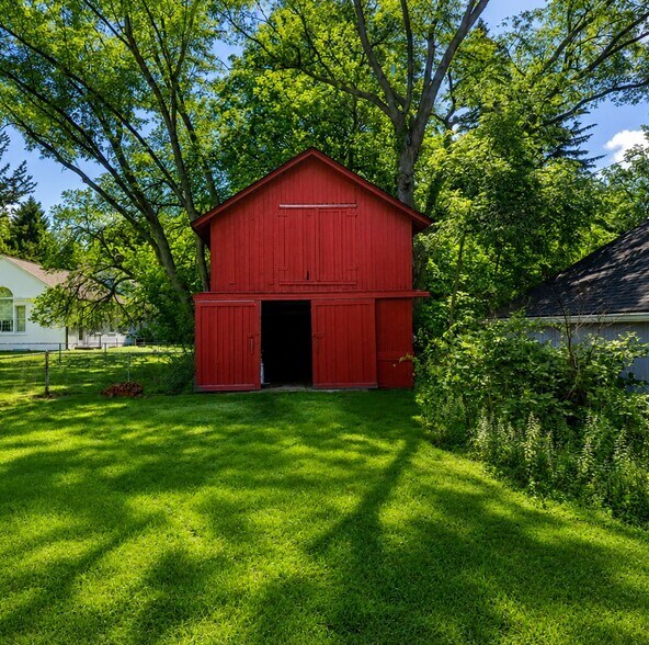 More Photos Of 32440 Franklin Rd, Franklin Office For Sale