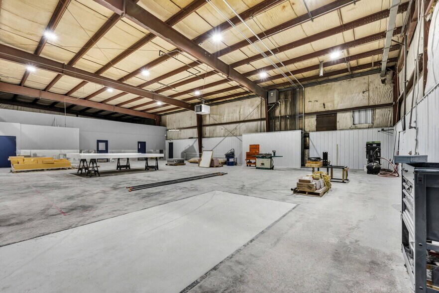 More Photos Of 3027 Nationwide Pky, Brunswick Warehouse For Lease