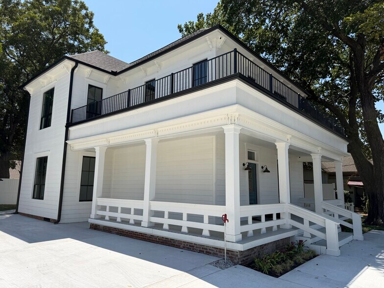 More Photos Of 1016 E California St, Gainesville Medical For Sale