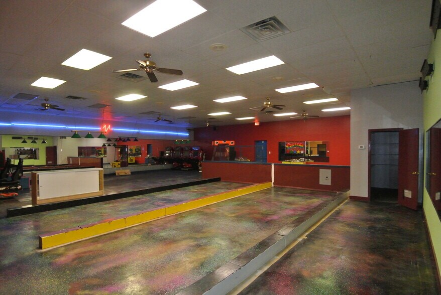More Photos Of 2911 Brunswick Ave, New Bern Sports And Entertainment For Lease
