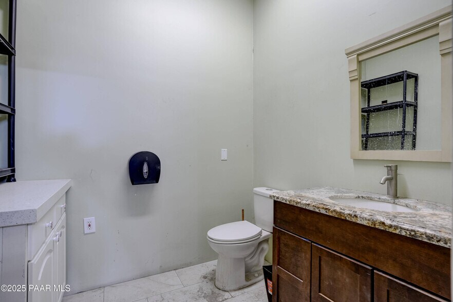 More Photos Of 303 N Summit Ave, Prescott Warehouse For Lease