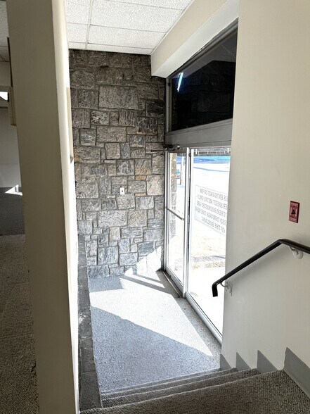 More Photos Of 40 Commerce Pl, Hicksville Office For Lease