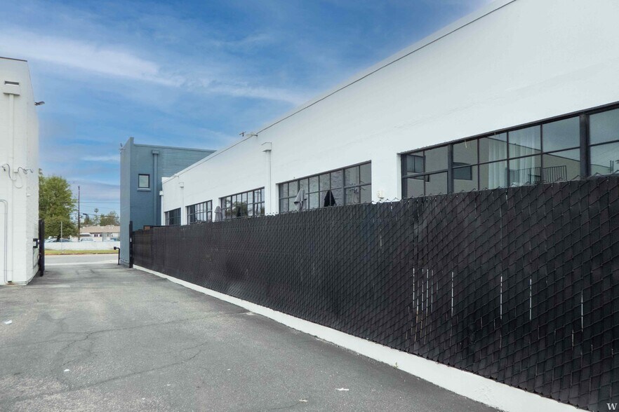 More Photos Of 10826-10834 Burbank Blvd, North Hollywood Office For Sale