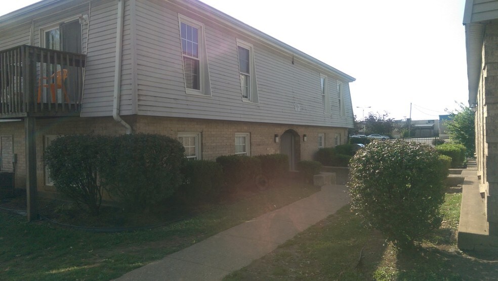 More Photos Of 2400 Woodhill Dr, Lexington Apartments For Sale