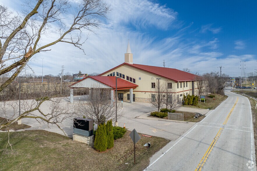 More Photos Of 3131 S 100th St, Milwaukee Religious Facility For Lease