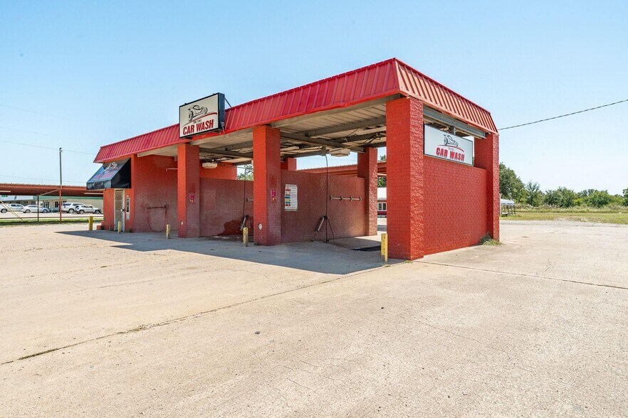 Primary Photo Of 929 E Main St, Eastland Carwash For Sale