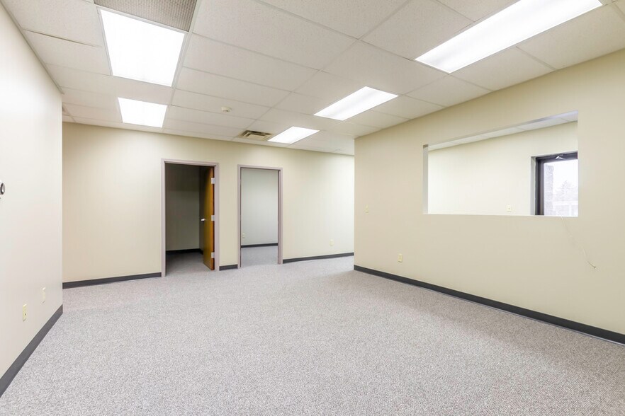 More Photos Of 2840 Mitthoeffer Pl, Indianapolis Warehouse For Sale