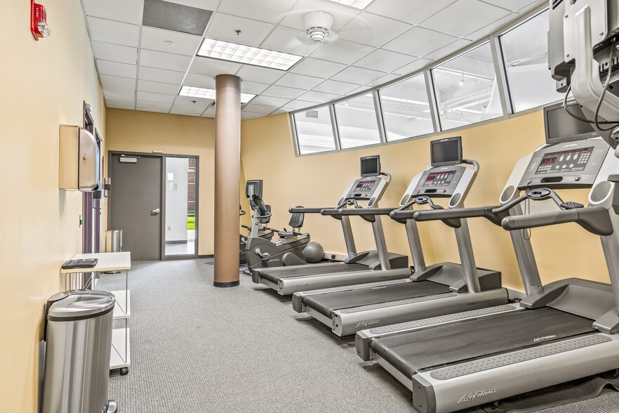 More Photos Of 75 Sylvan St, Danvers Unknown For Lease