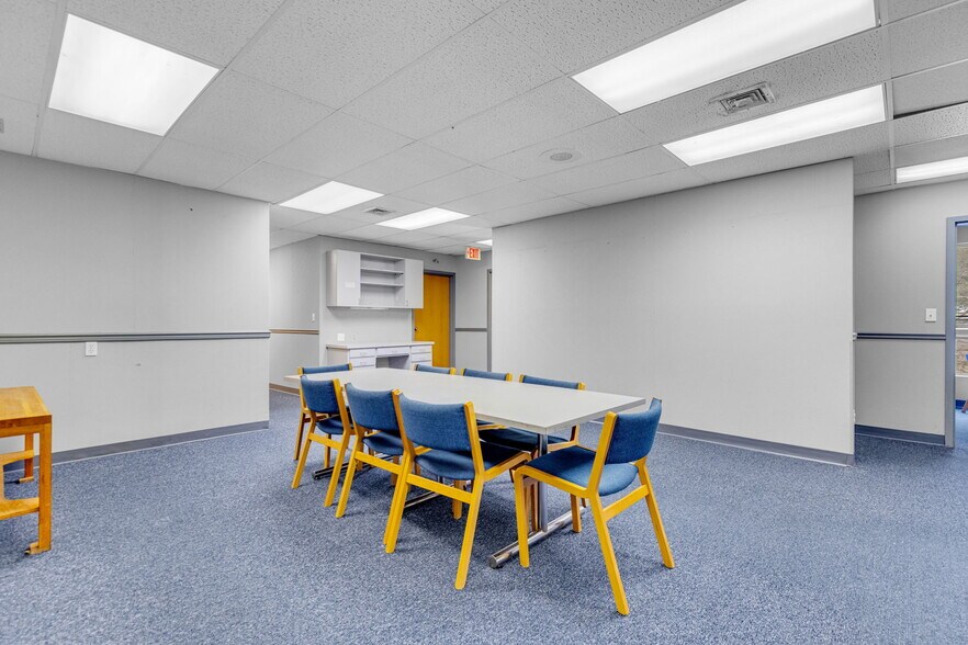 More Photos Of 60 Westwood Ave, Waterbury Medical For Sale