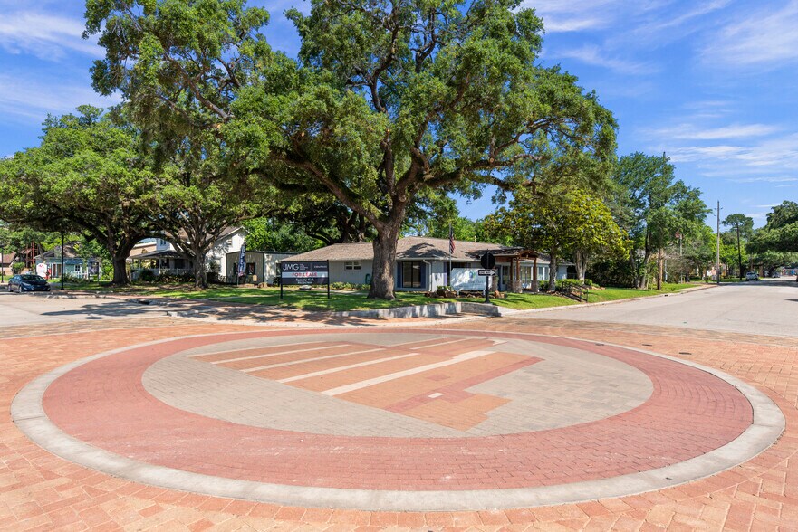 More Photos Of 1001 Avenue A, Katy Storefront Retail Office For Lease