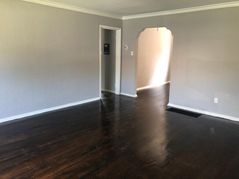 More Photos Of 2921 N Main St, Dayton Apartments For Sale