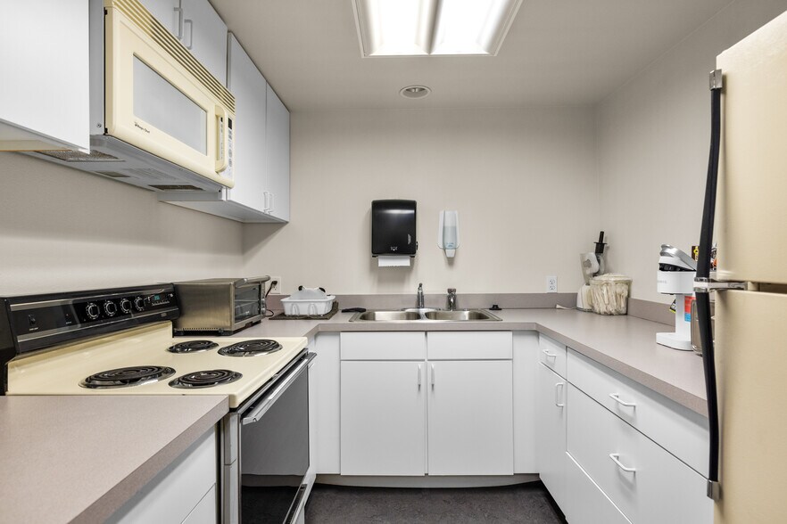 More Photos Of 115 W Wyoming St, Kalispell Warehouse For Sale