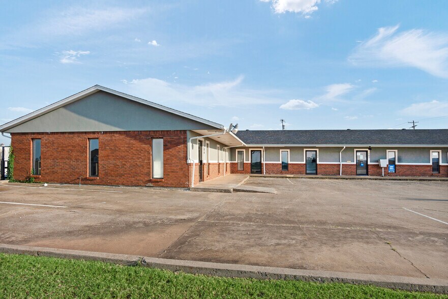 More Photos Of 7030 W Wilshire Blvd, Oklahoma City Storefront Retail Office For Sale