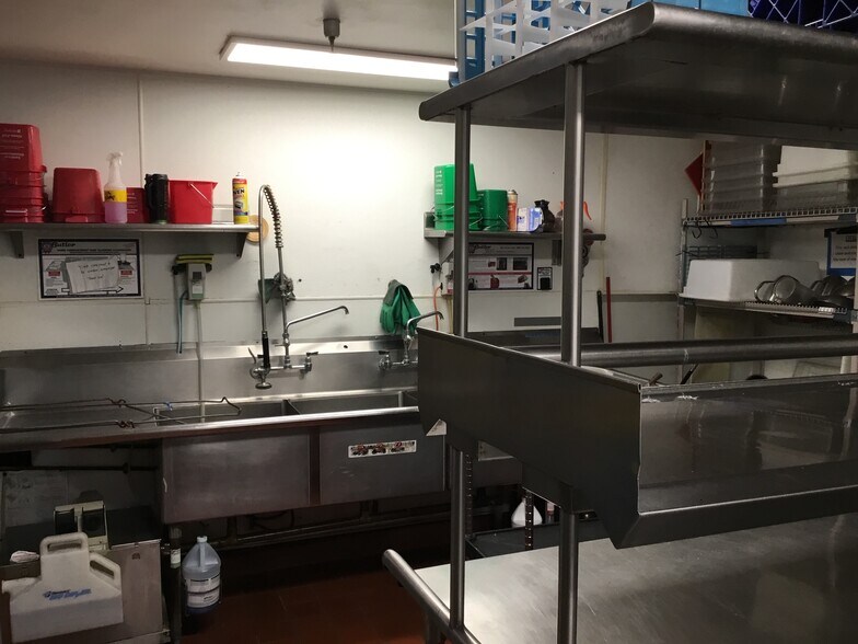 More Photos Of 414-416 W 4th St, Santa Ana Office For Sale