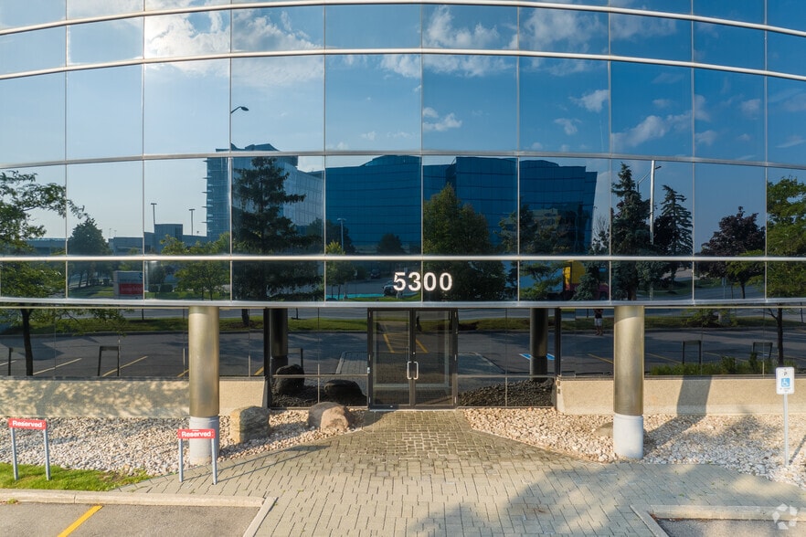 More Photos Of 5300 Satellite Dr, Mississauga Warehouse For Lease