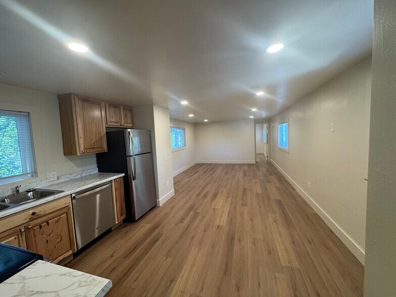 More Photos Of 53943 Highway 86, Halfway Restaurant For Sale