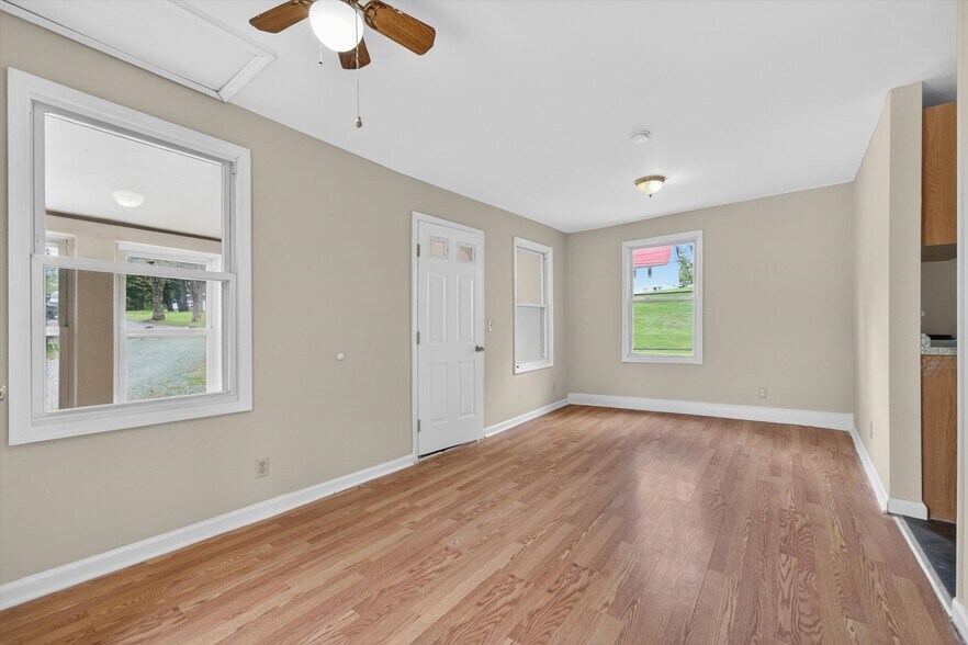 More Photos Of 48 - 50 Horseshoe Lake, Kauneonga Lake Apartments For Sale