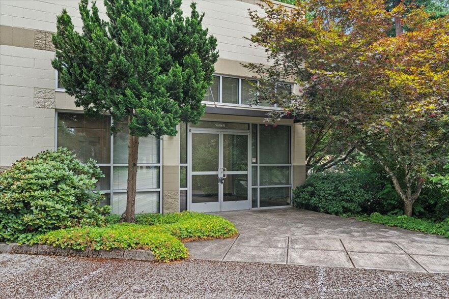 More Photos Of 6455 Lakeview Blvd, Lake Oswego Flex For Sale