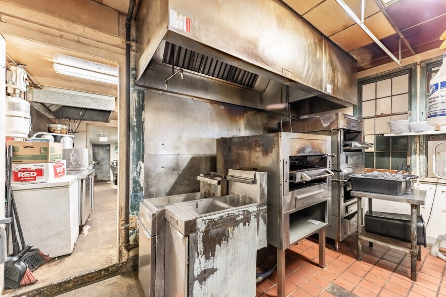 More Photos Of 316 W Dickson St, Fayetteville Restaurant For Sale