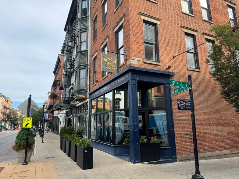 More Photos Of 1200 Main St, Cincinnati Apartments For Lease