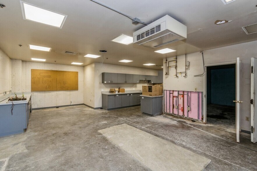 More Photos Of 2834 Northgate Dr, Iowa City Office For Lease