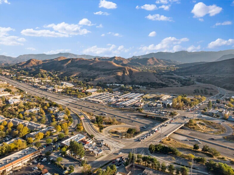 More Photos Of 29105-29125 Canwood St, Agoura Hills Restaurant For Lease