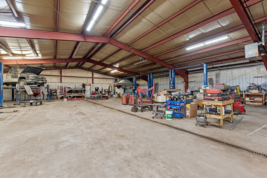 More Photos Of 3434 N Holton St, Milwaukee Auto Repair For Sale