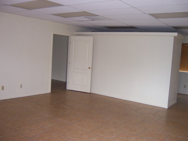 More Photos Of 679 N 1st Ave, San Luis Office For Lease