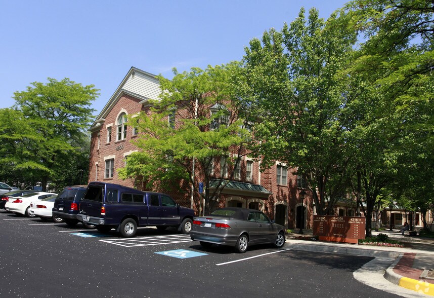 Primary Photo Of 4200 Evergreen Ln, Annandale Medical For Sale