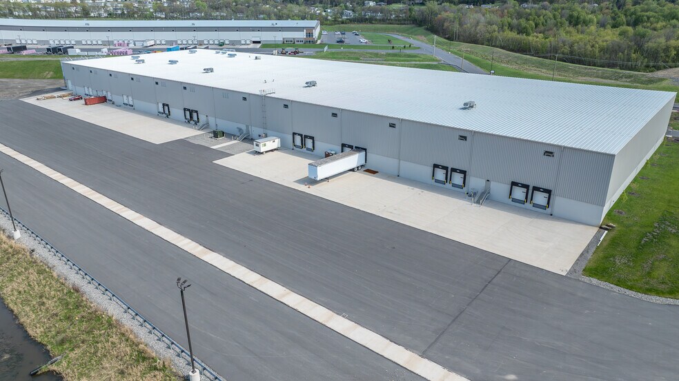 More Photos Of 144-154 Commonwealth Dr, Jenkins Distribution For Lease