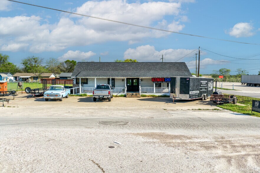 More Photos Of 720 E Lamar St, Royse City Freestanding For Sale