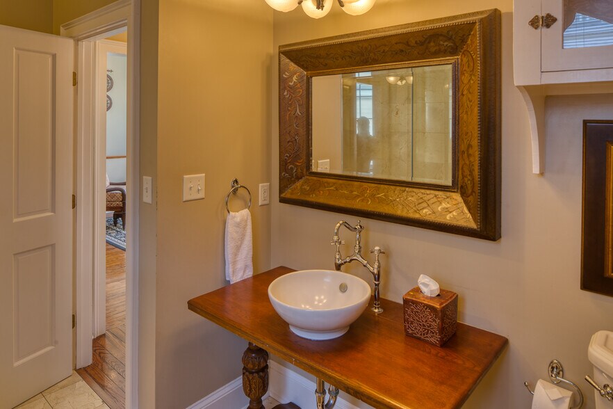 More Photos Of 14 E Taylor St, Savannah Specialty For Sale