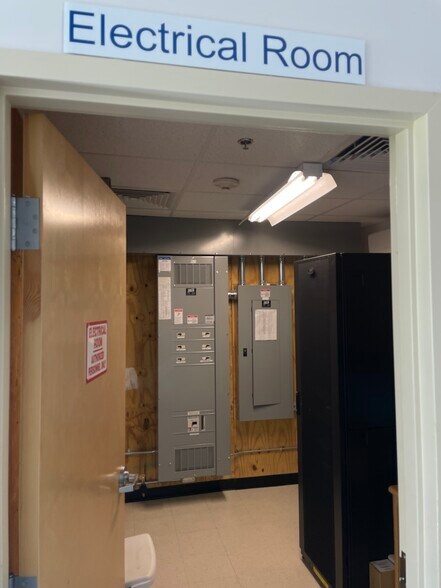 More Photos Of 20 London Ln, Seabrook Industrial For Sale