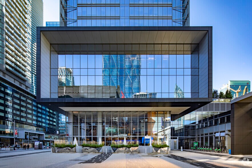 More Photos Of 25 York St, Toronto Office For Lease