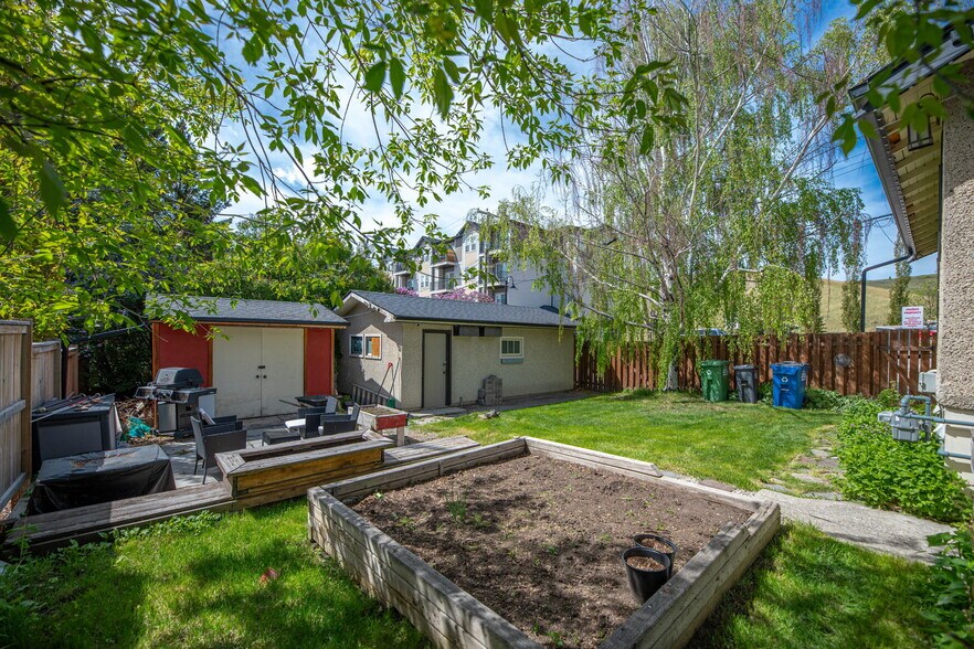 More Photos Of 313 Ross Av, Cochrane Medical For Sale