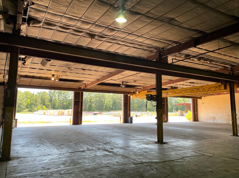 More Photos Of 413 S Eastman Rd, Longview Warehouse For Lease