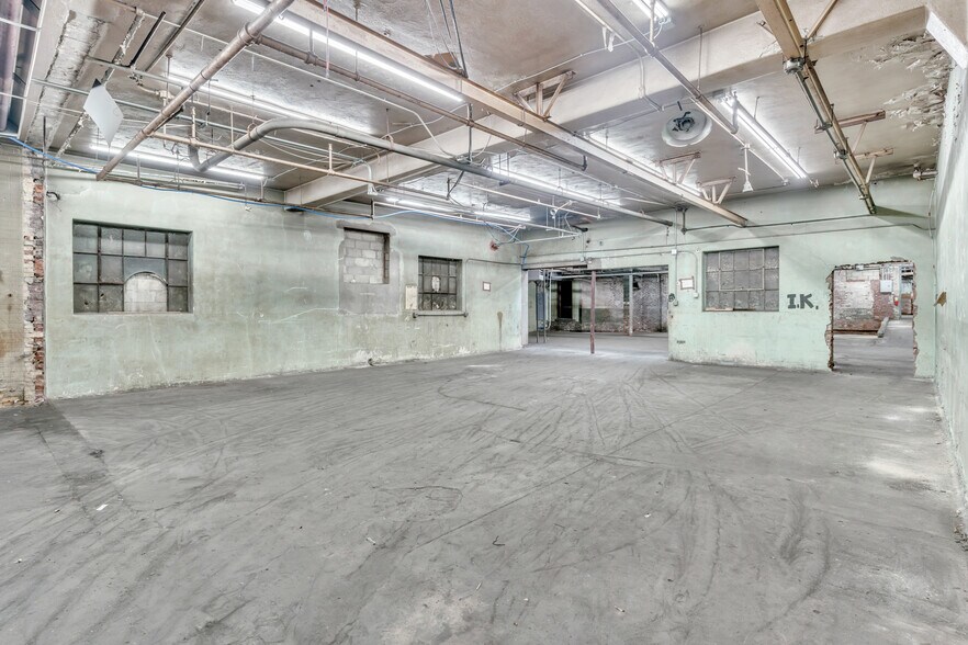 More Photos Of 150 Avenue L, Newark Warehouse For Sale