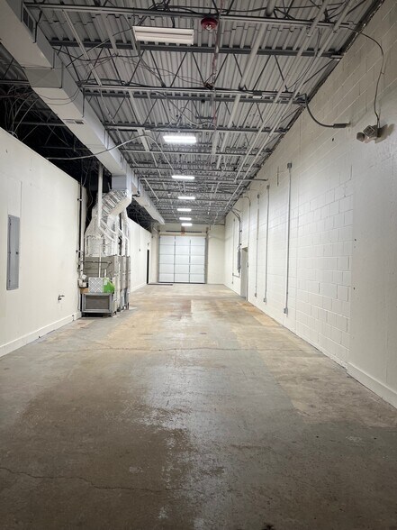 More Photos Of 612 Gravelly Hollow Rd, Medford Warehouse For Lease