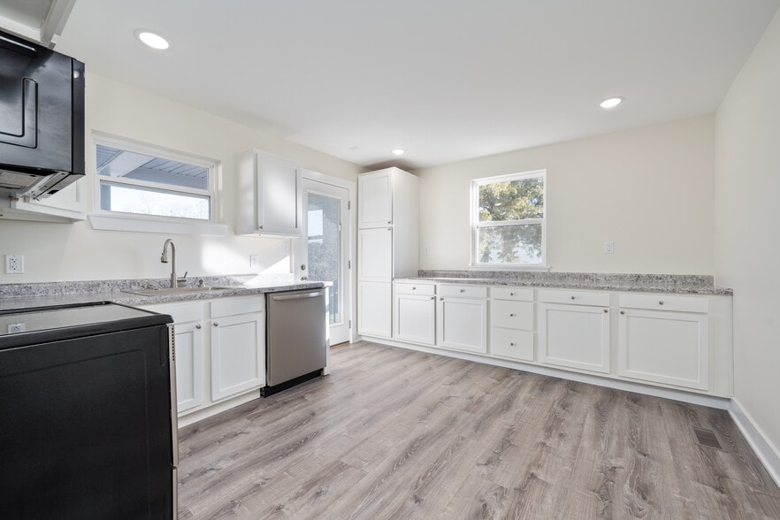 More Photos Of 1210 Market St, Charlestown Storefront For Sale
