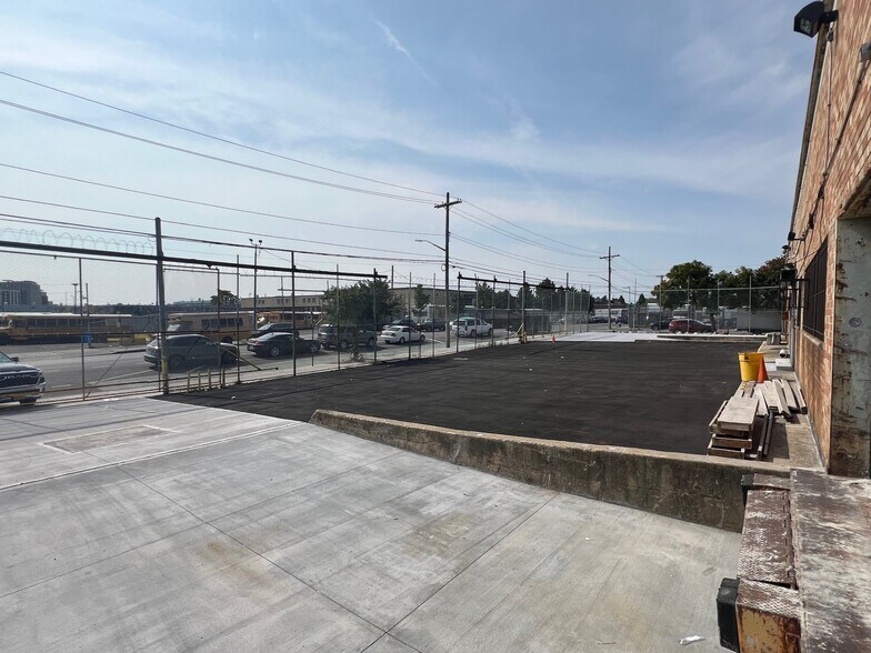 More Photos Of 625 Wortman Ave, Brooklyn Distribution For Lease